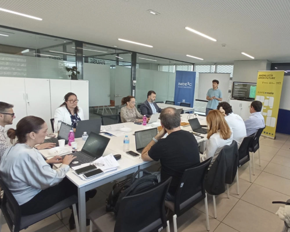 Fotografía de emprendedores en El Patio - Andalucía Open Future