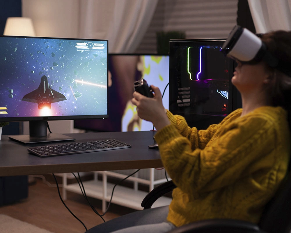 Mujer trabajando en videojuegos