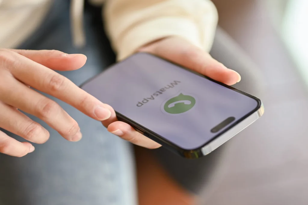 Mensajes y videollamadas por WhatsApp