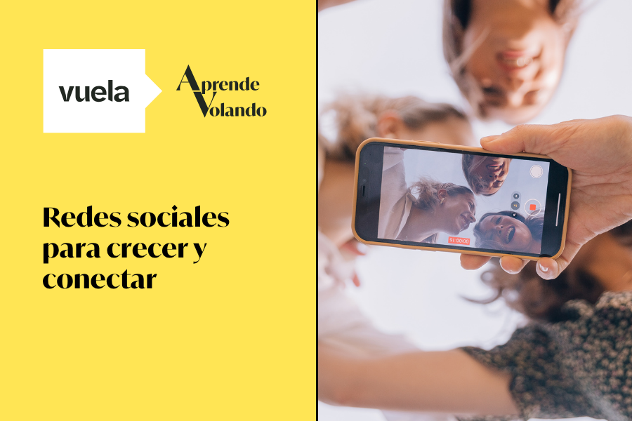 Tres amigos se hacen un selfie desde un plano nadir